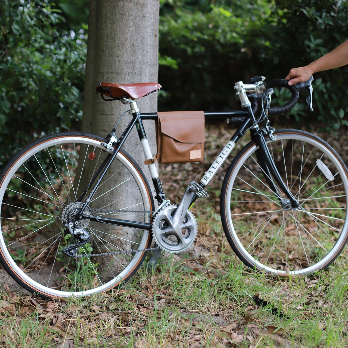 レザー フレームバッグ 「Charlie」| 自転車用 本革 全体イメージ