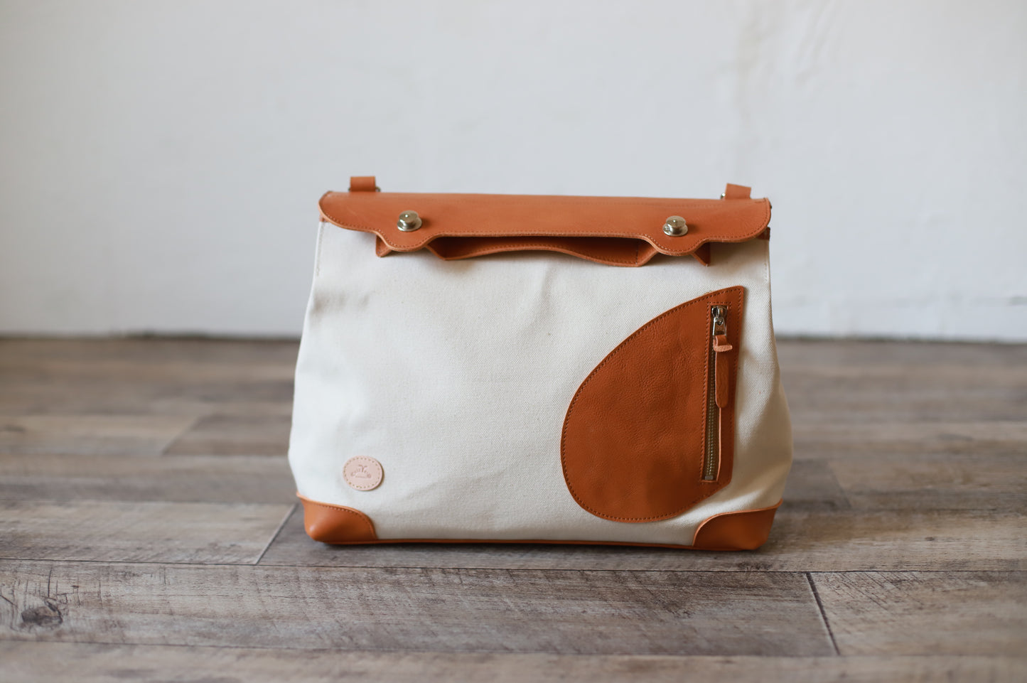 ポストマンバッグ「メッセンジャーポストマン」キャメル×オフホワイト