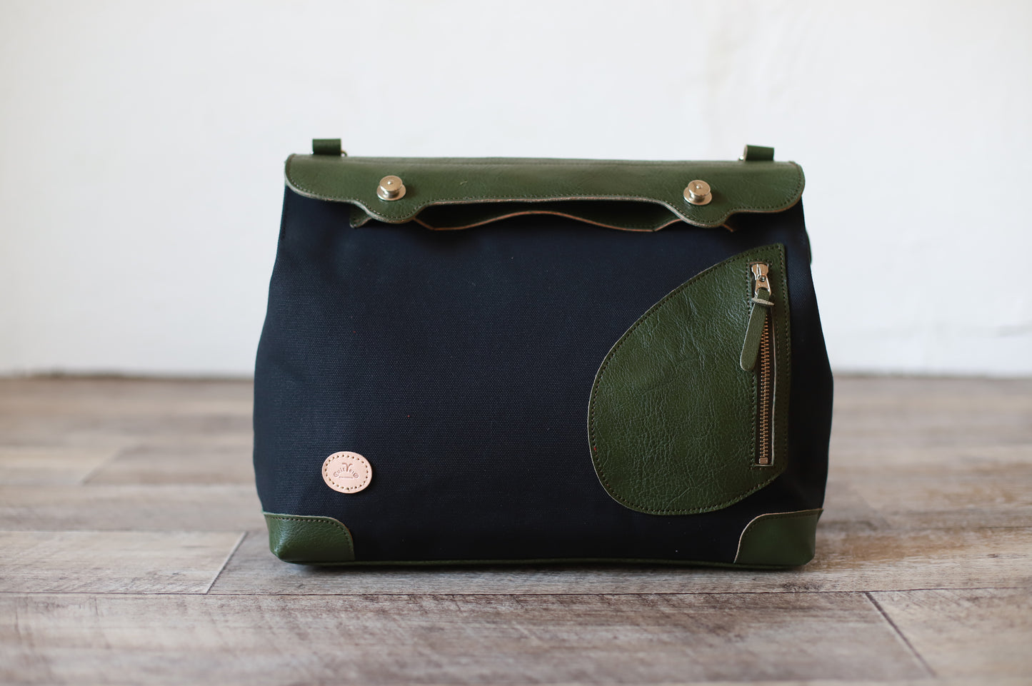 ポストマンバッグ「メッセンジャーポストマン」グリーン×ブラック