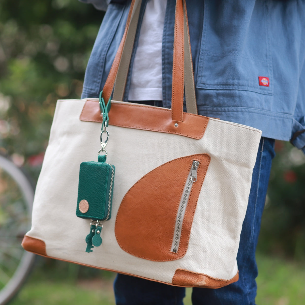 コンパクト財布 イタリアンレザー 牛革 ミニ財布 使用イメージ トートバッグ