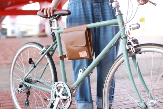 自転車×革｜クラシカルなサイクルコーディネートをご紹介