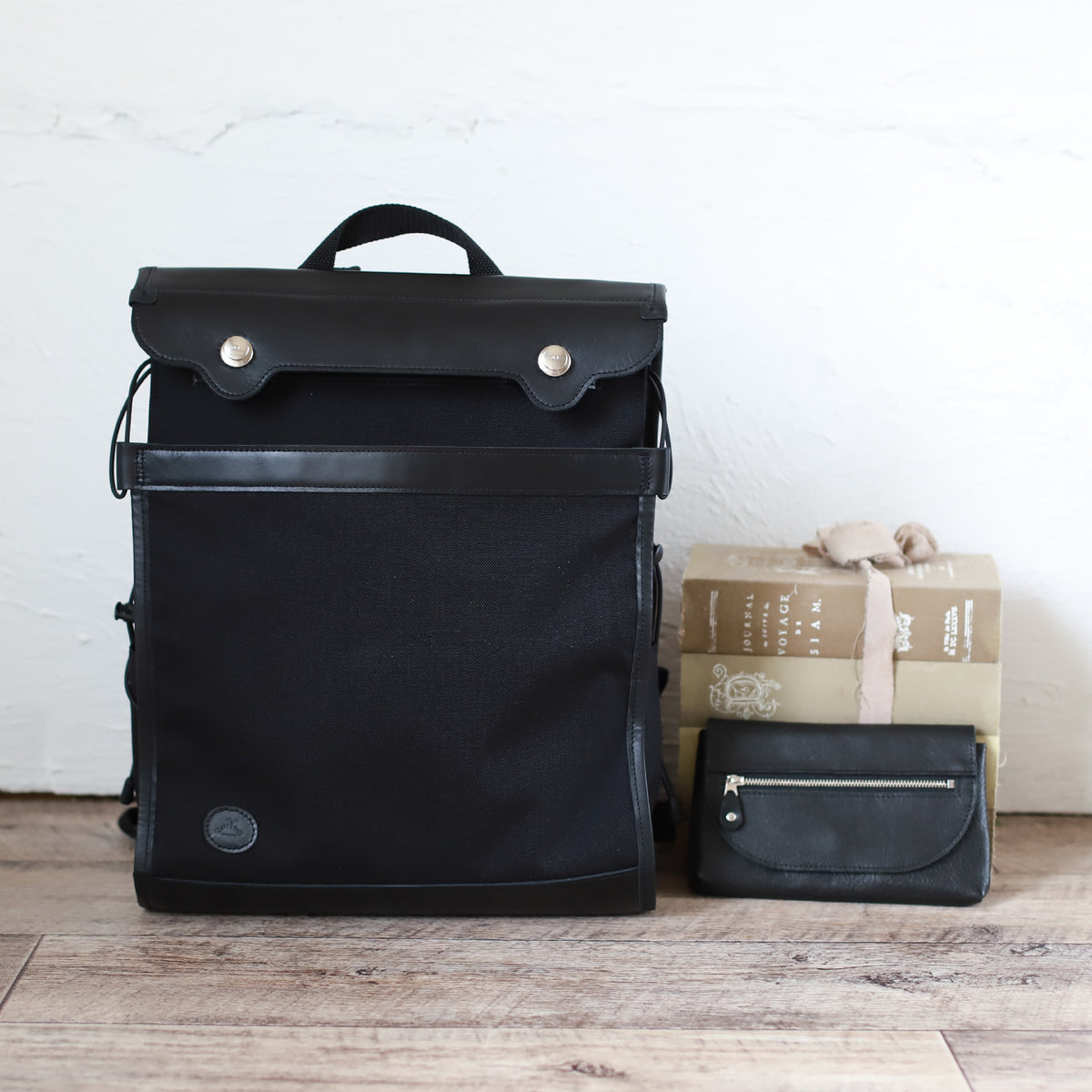 DUOリトルカーゴリュック ｜ CORDURA® 防水牛革 ヘルメットが入る ブラック ウォレット付き