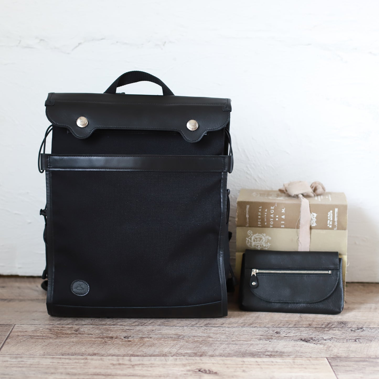 DUOリトルカーゴリュック ｜ CORDURA® 防水牛革 ヘルメットが入る リュックサック