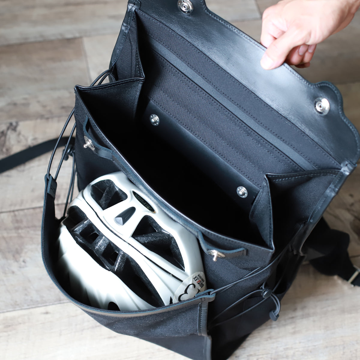 DUOリトルカーゴリュック ｜ CORDURA® 防水牛革 ヘルメットが入る ブラック 内装