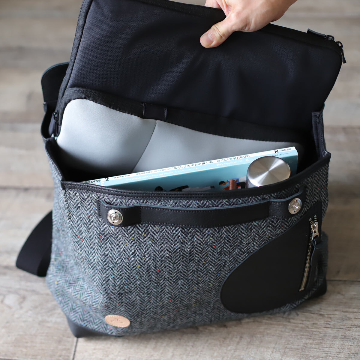 ポストマンバッグ メッセンジャーポストマン  ｜ ハリスツイード 牛革 PCケース収納