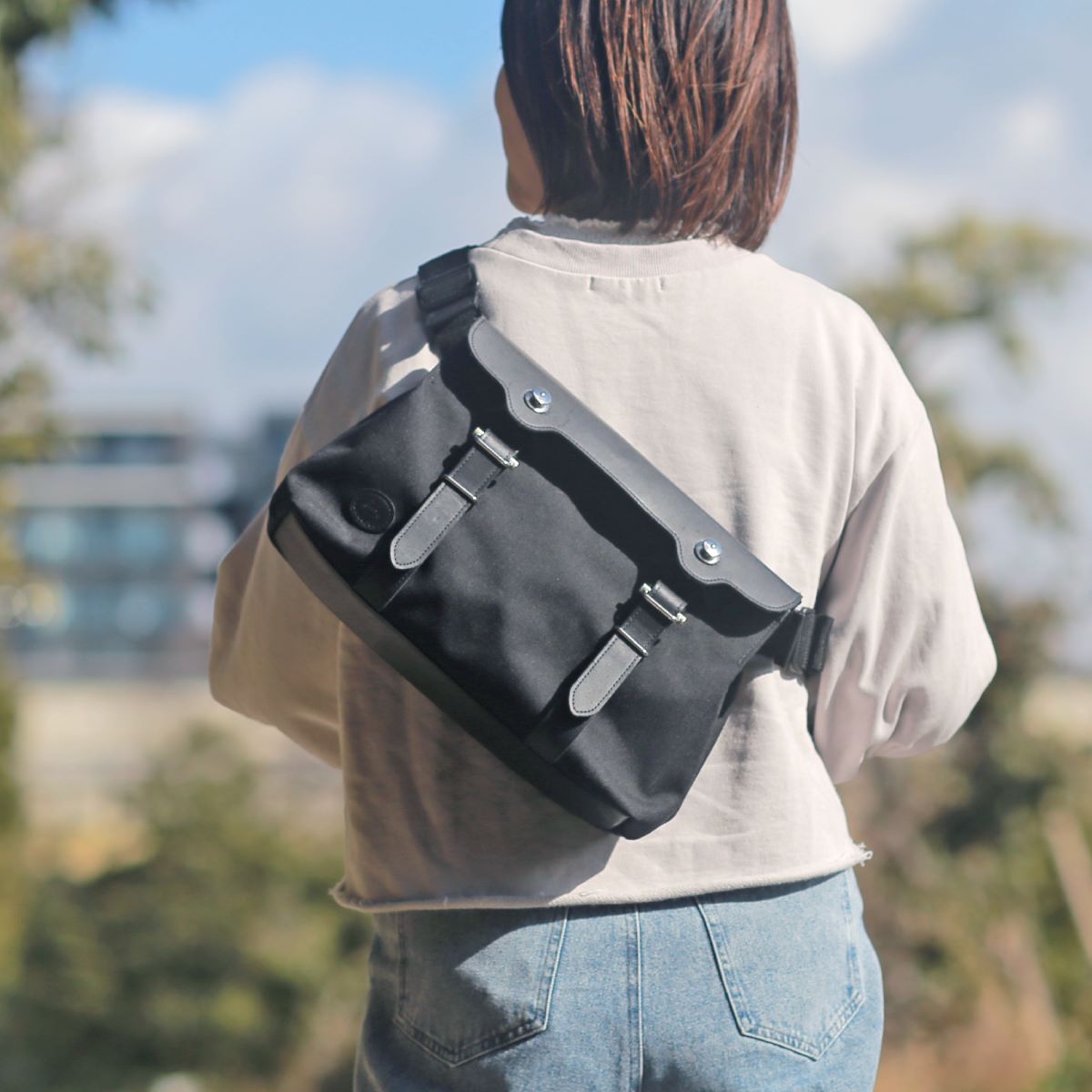 スリングバッグ スリングポストマン ｜ CORDURA® 防水牛革 ズレにくい
