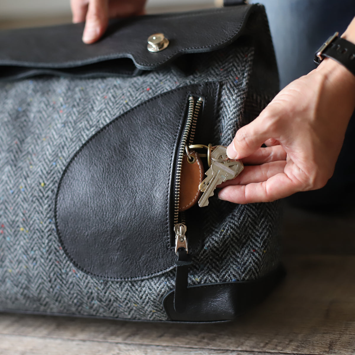 ポストマンバッグ メッセンジャーポストマン  ｜ ハリスツイード 牛革 Dポケット