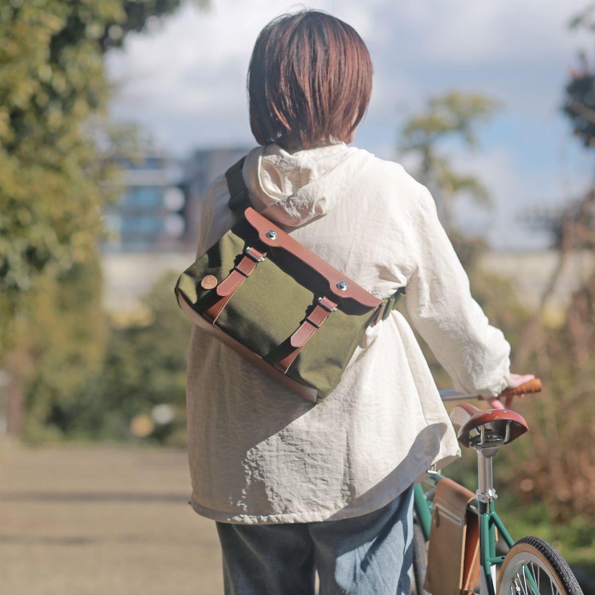 スリングバッグ スリングポストマン ｜ CORDURA® 防水牛革 ズレにくい