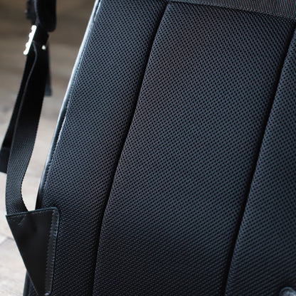 DUOリトルカーゴリュック ｜ CORDURA® 防水牛革 ヘルメットが入る ブラック 背面 メッシュ