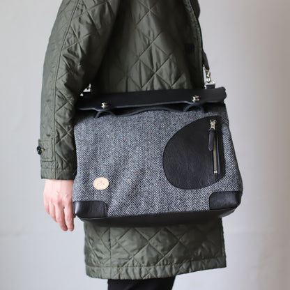 ポストマンバッグ メッセンジャーポストマン  ｜ ハリスツイード 牛革 使用イメージ02