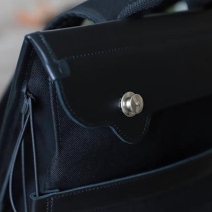 DUOリトルカーゴリュック ｜ CORDURA® 防水牛革 ヘルメットが入る ブラック ドイツホック