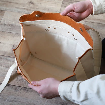 ポストマンリュック ｜ ガバッと開く リュック 横型 帆布 牛革 キャメル×オフホワイト ガバッと開く