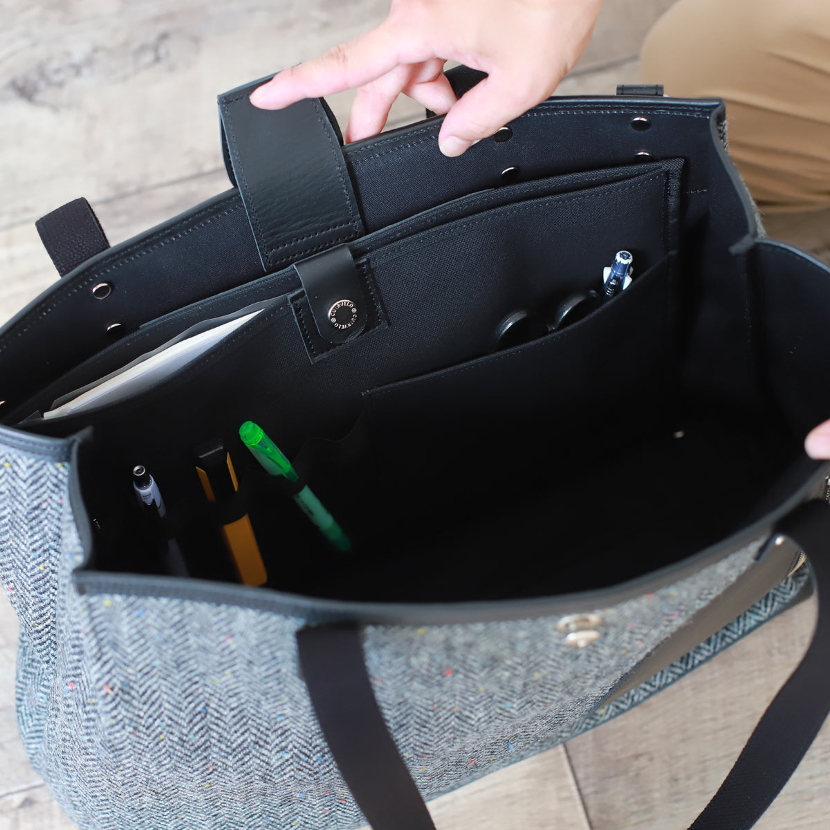 トートバッグ ｜ ハリスツイード 防水牛革 ガジェットポーチ 取付