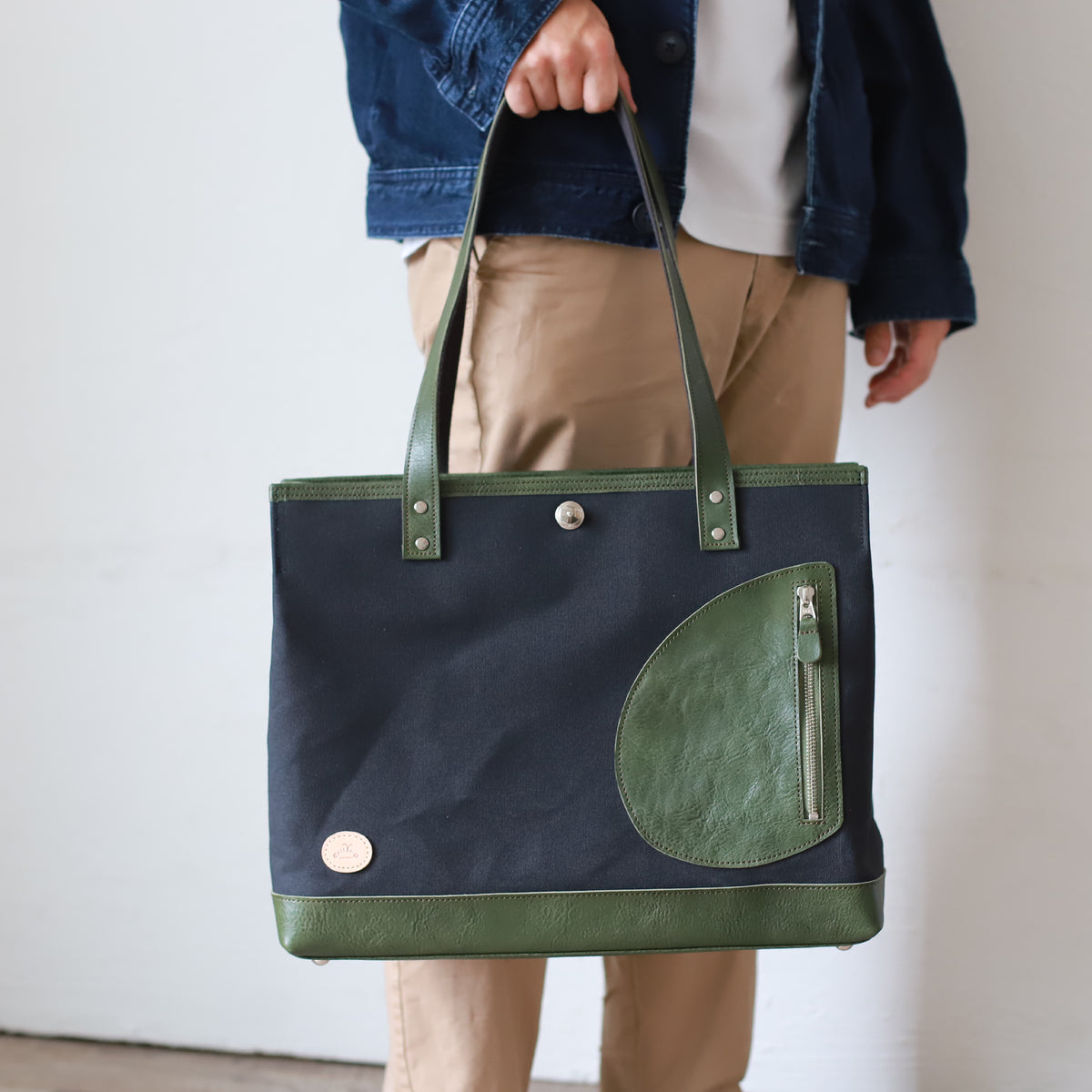 トートバッグ DUOトートver2 ｜ 帆布 牛革 グリーン×ブラック 男性 側面