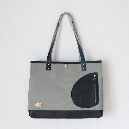 トートバッグ DUOトートver2 ｜ 帆布 牛革 ネイビー×グレー 使用イメージ