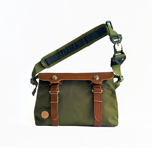 スリングバッグ スリングポストマン ｜ CORDURA® 防水牛革 ズレにくい