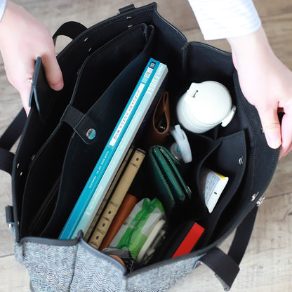 トートバッグ  ハリスツイード 防水牛革 多収納 荷物を詰めた中身