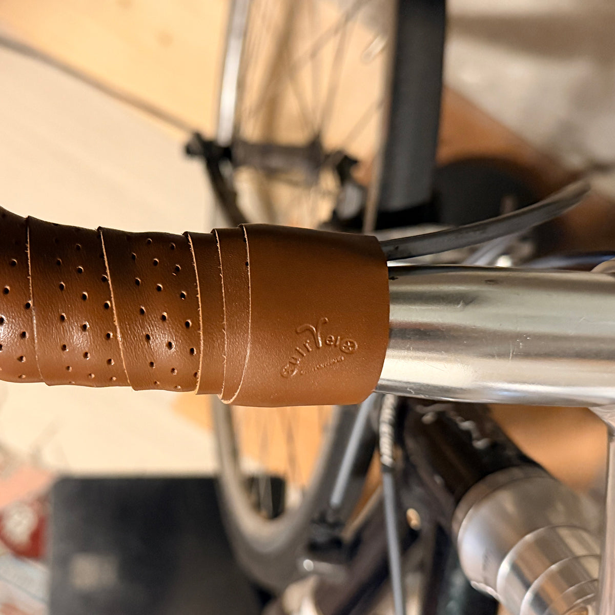 【防水】レザー バーテープ 穴あき ｜ ロードバイク用 本革 国産 革のフィニッシュテープ